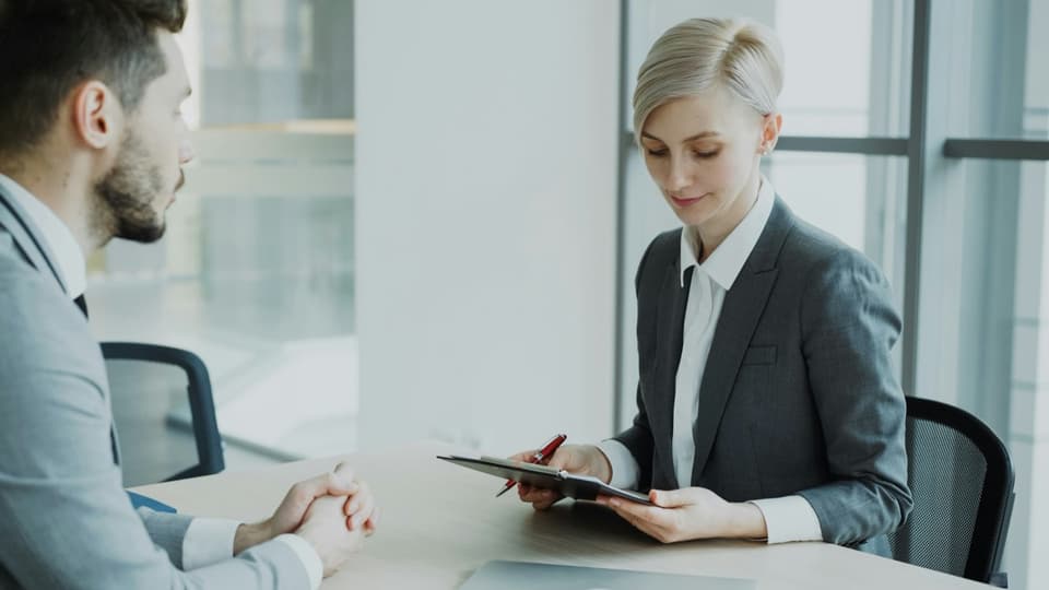 Business consultation — choosing a partner to sell mortgage notes