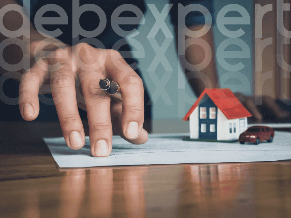 64a3ba435949166a646c892f_The-person-signs-a-mortgage.png